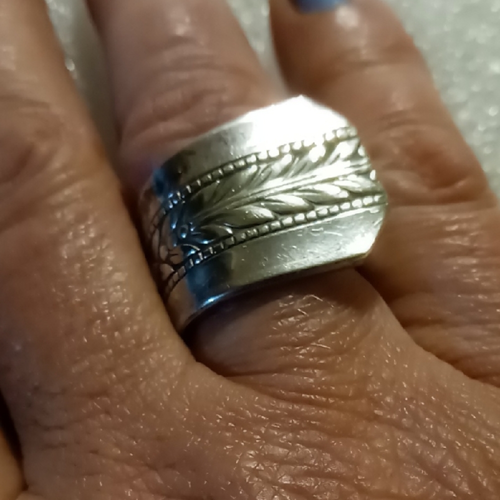 Vintage The Romford 1939 Silver Plated Spoon Ring Leaf Design Ring. Sz 7